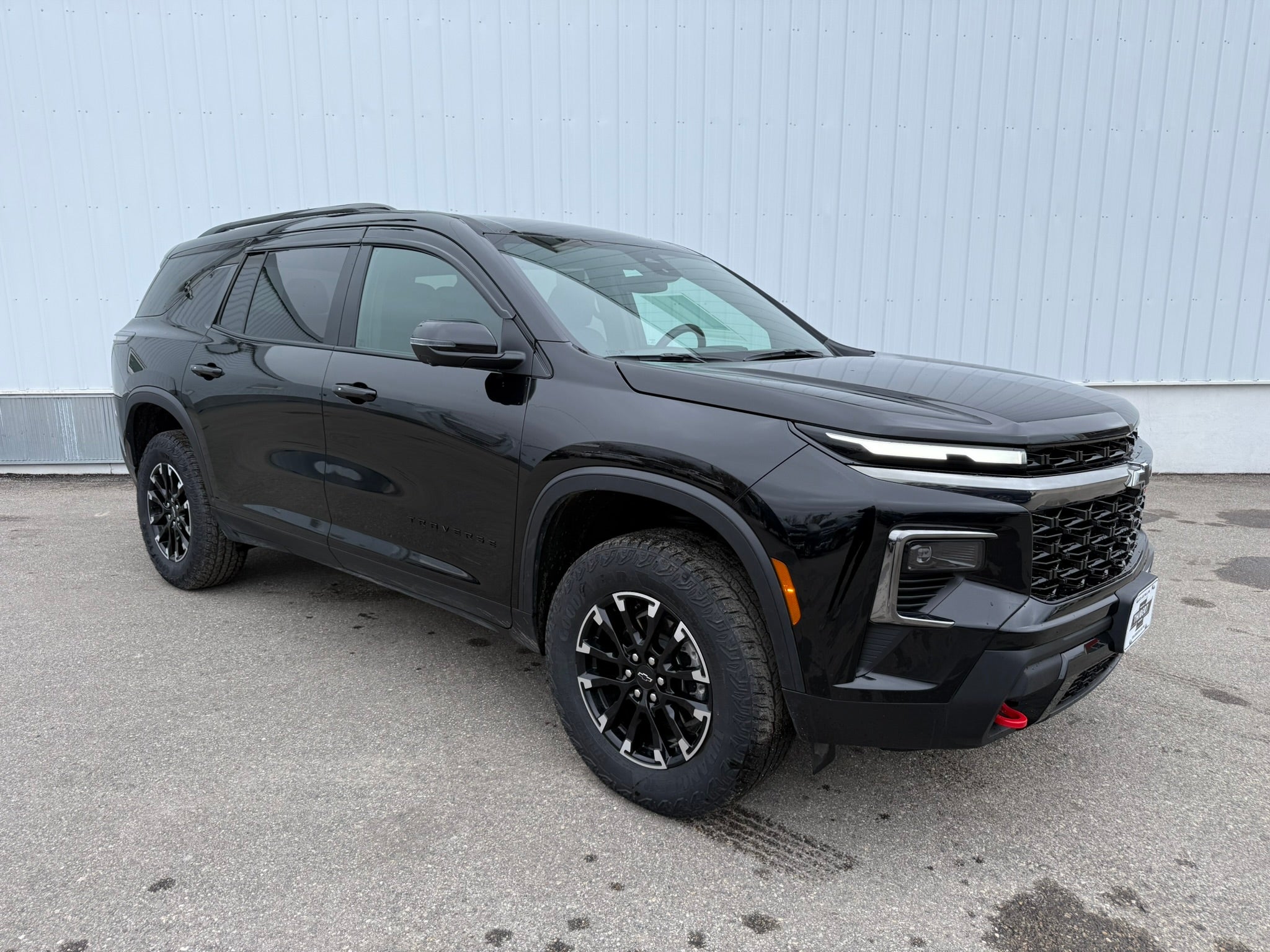 2025 Chevrolet Traverse Z71 in Mosaic Black Metallic — front three-quarter view