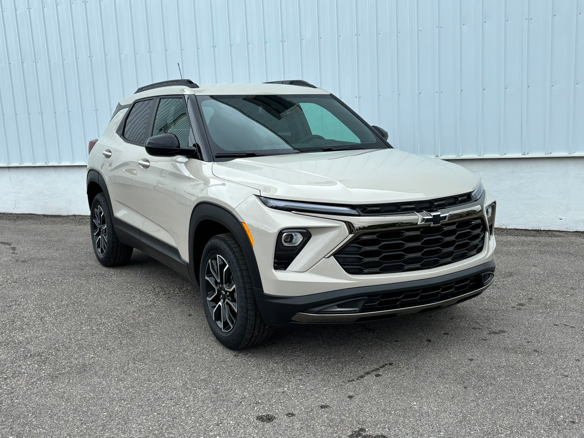 2026 Chevrolet Trailblazer ACTIV in White Sands — front three-quarter view